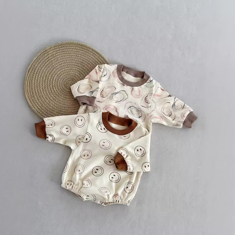 Baby V-sign Smile Oyster Bodysuit